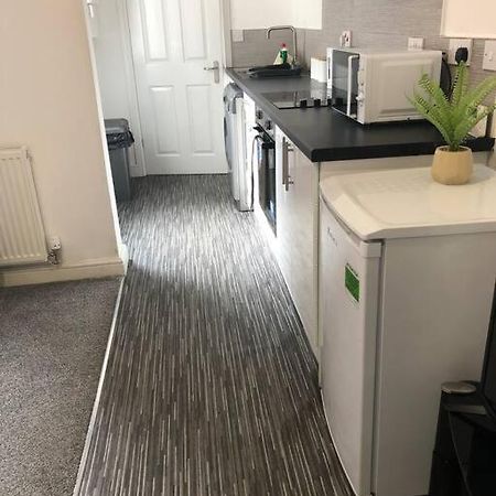 דירות Stoke-on-Trent Simple And Sweet, Flat On Lewis Street - 1 Br מראה חיצוני תמונה