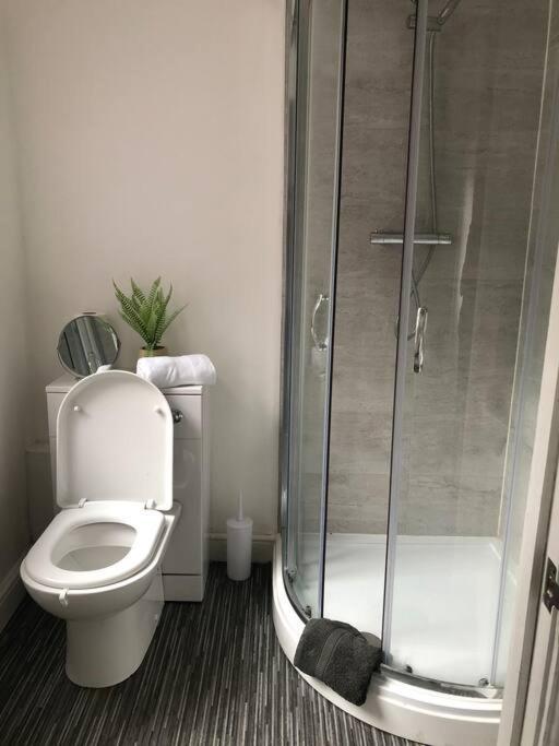 דירות Stoke-on-Trent Simple And Sweet, Flat On Lewis Street - 1 Br מראה חיצוני תמונה